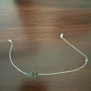 Elegant Silver 'MRS' Ankle Bracelet - PRELOVED